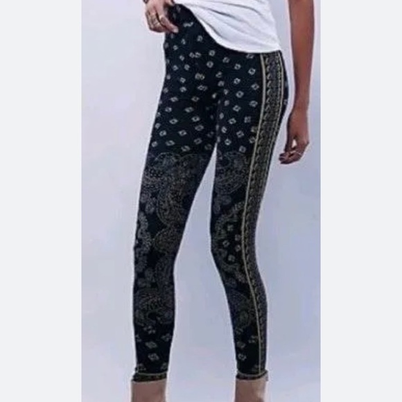 AEO gray paisley sweater legging - Picture 1 of 6